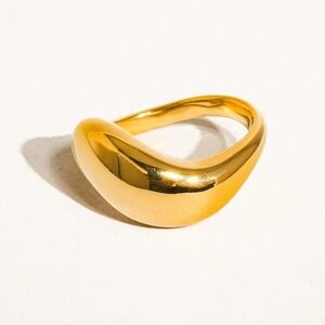 Elegant Gold Women's Ring